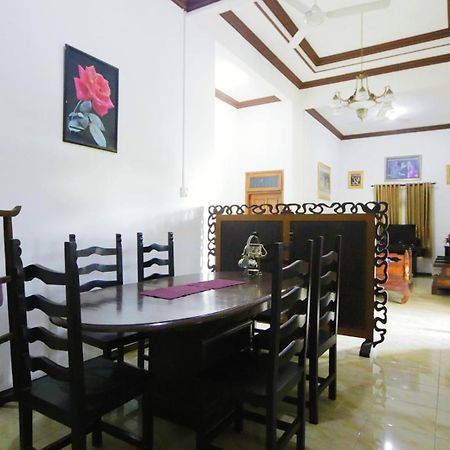 Alista Hotel Bondowoso Exterior photo